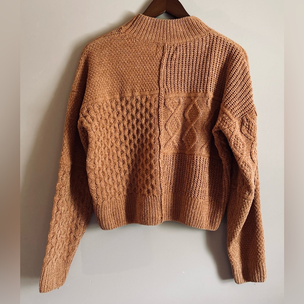 Pink Rose Brown
Cropped Mock Neck Sweater Size Medium - Picture 3 of 9